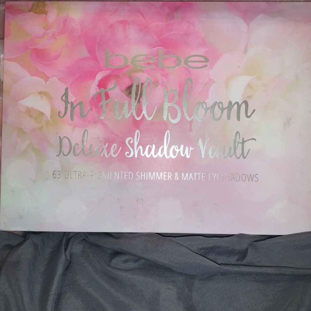 Bebe in full bloom deluxe shadow palette